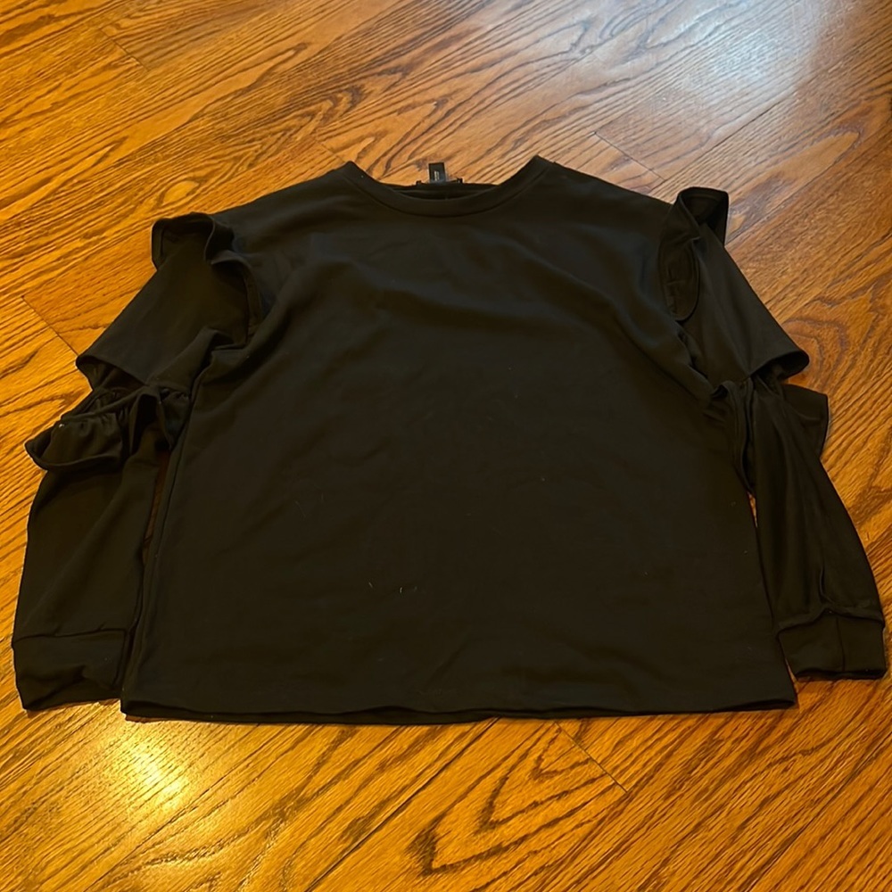 Aqua Woman’s Black Top Ruffle Cut Out Sleeves Size XS